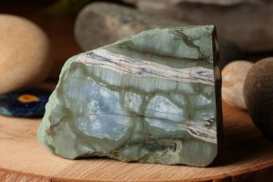 sodalite : vertus et signification de cette pierre en lithothérapie