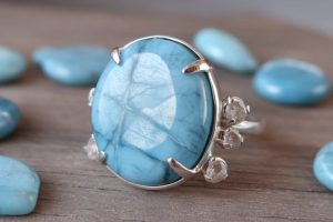 larimar : beauté et rareté d'une pierre bleue des Caraïbes