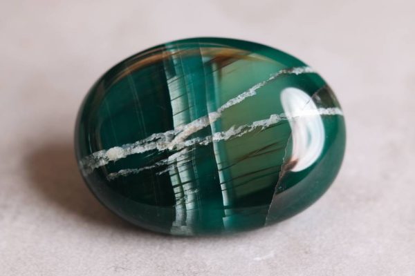 onyx : vertus, significations et bijoux en cette pierre mystérieuse