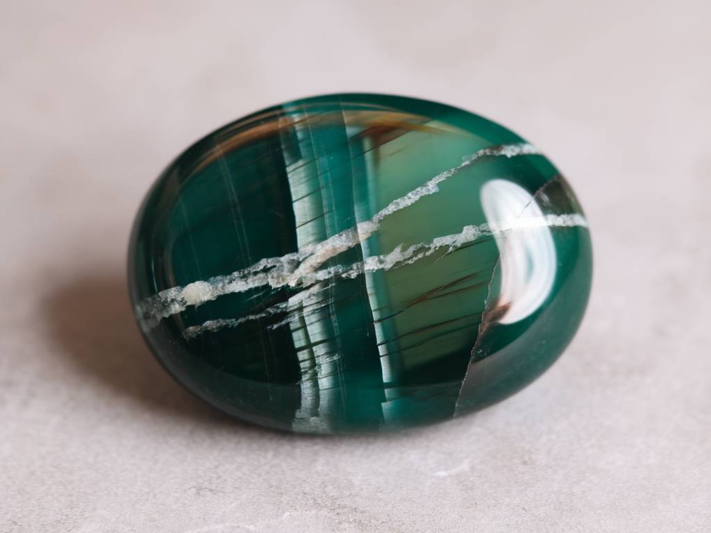 onyx : vertus, significations et bijoux en cette pierre mystérieuse