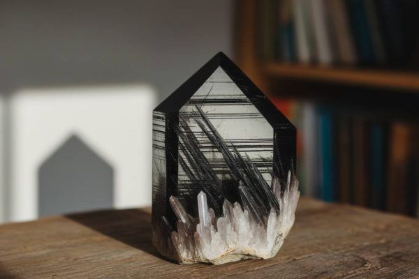 quartz rutile noir : vertus et bienfaits de cette pierre puissante quartz rutile noir : vertus et bienfaits de cette pierre puissante