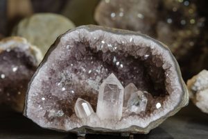 préhnite : vertus et bienfaits de cette pierre apaisante