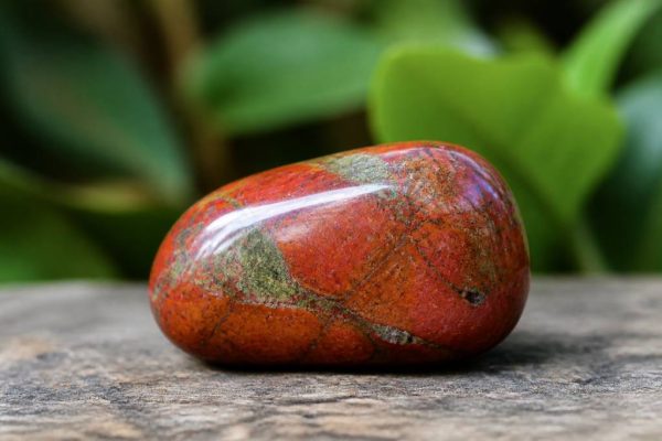Jaspe rouge vertus : bienfaits, usages et signification